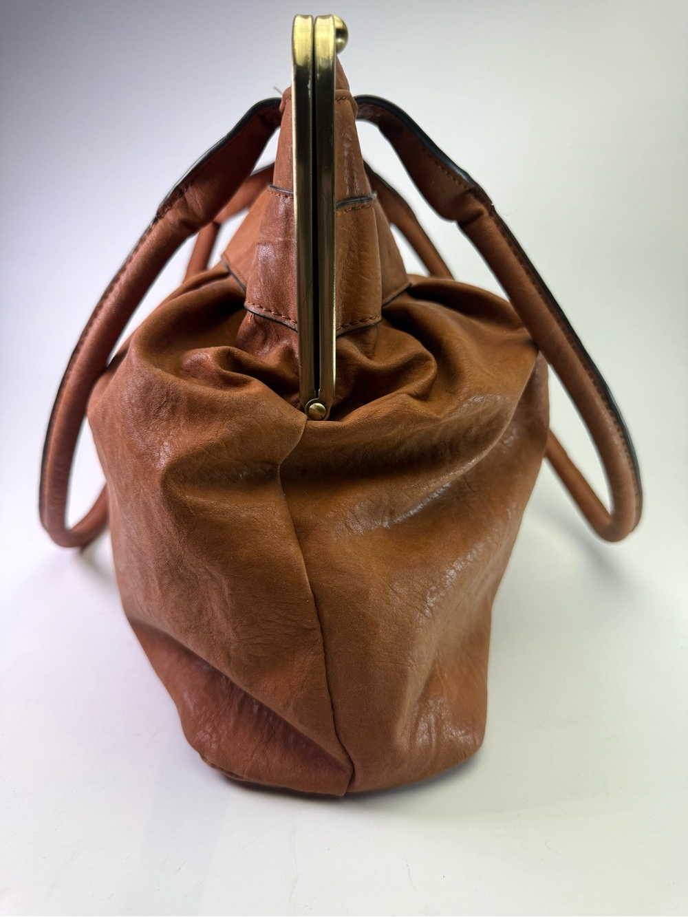 Vintage-Inspired Tan Vegan Leather Frame Satchel - Picture 4 of 8
